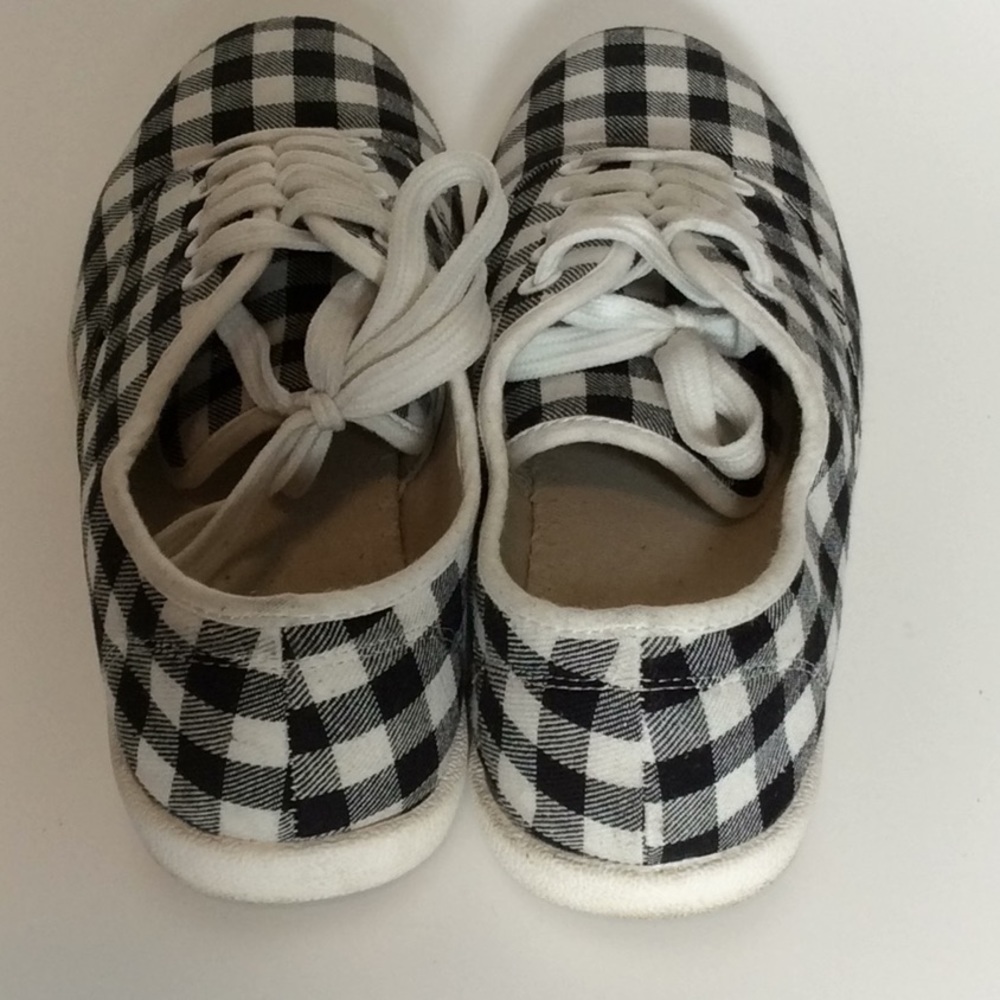 Sneaker Duo - Picture 3 of 7